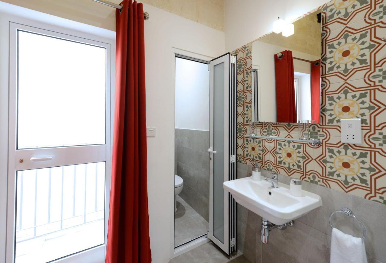 Private Rooms With Bathroom In Valletta Dış mekan fotoğraf