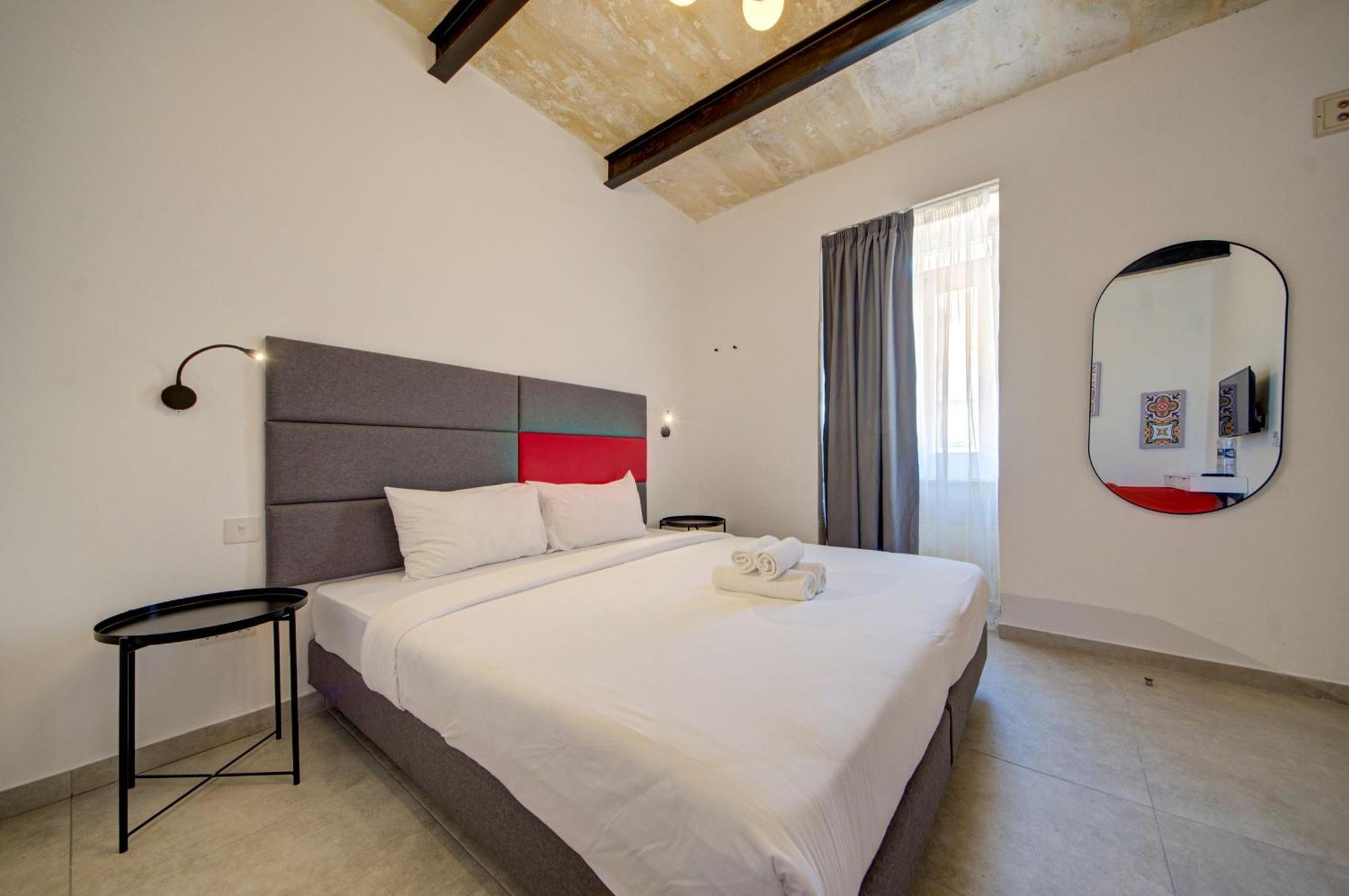 Private Rooms With Bathroom In Valletta Dış mekan fotoğraf